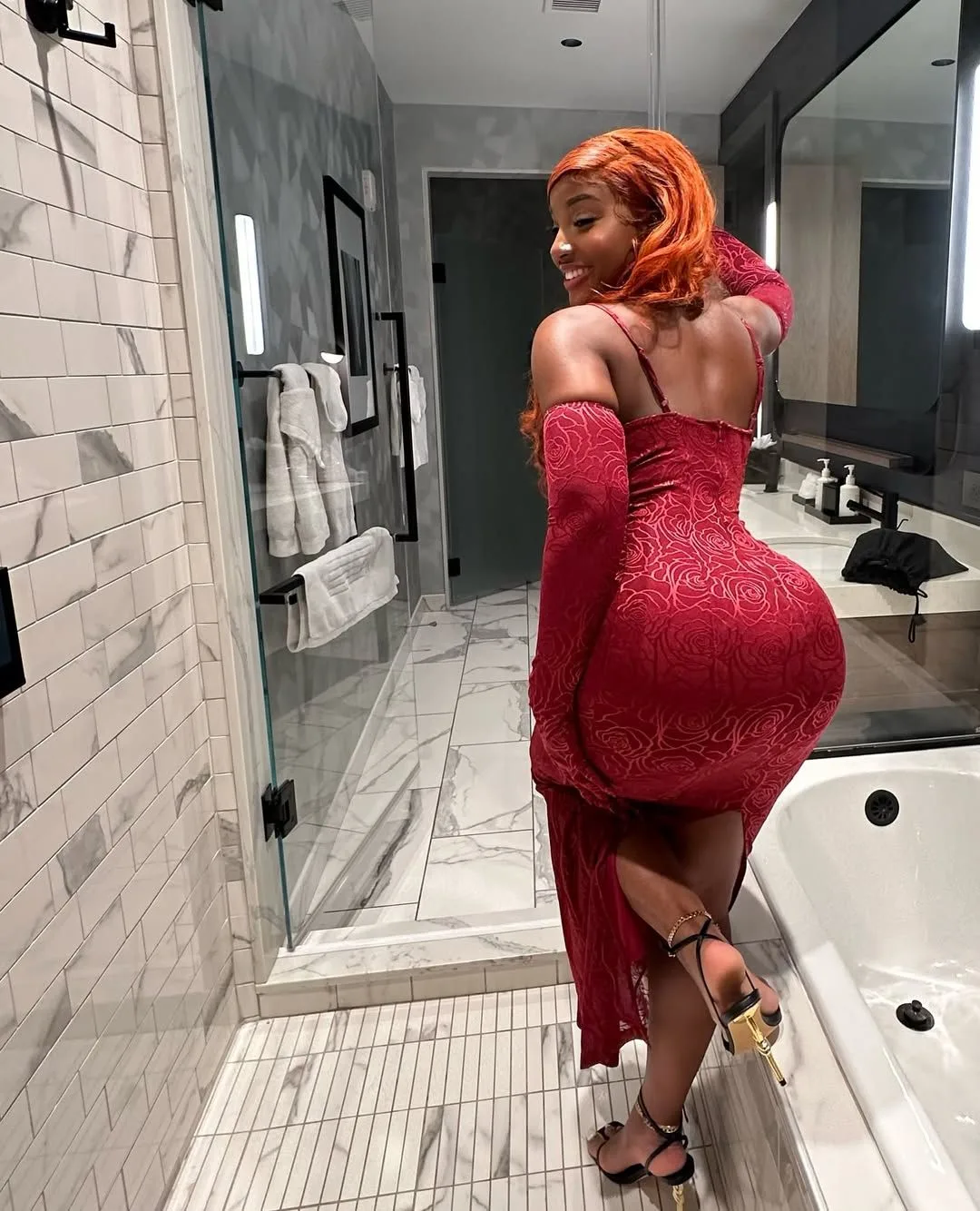 Mari - Nairobi Escort